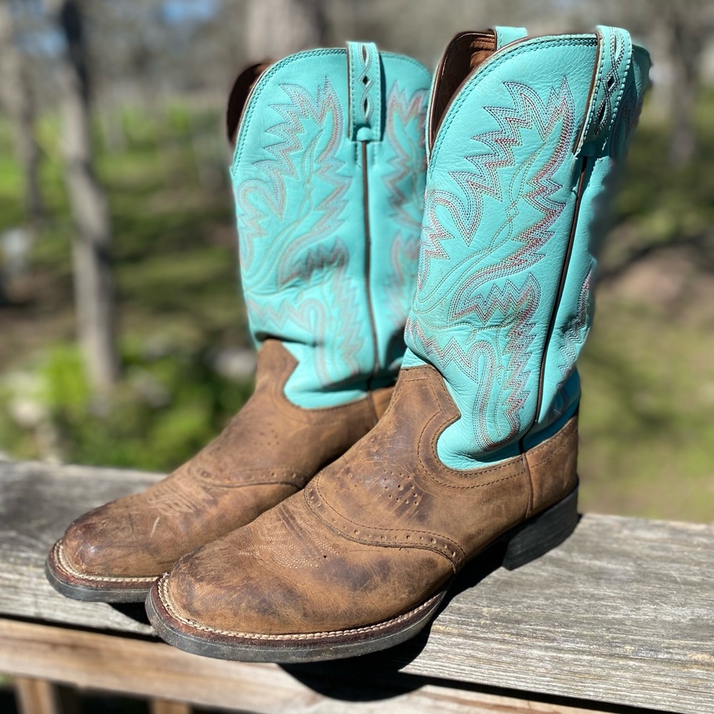 Justin’s Womens square toe boots; in good condition